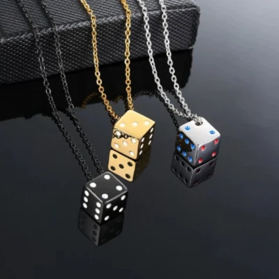 Collar colgante de dados cubo fresco de acero inoxidable para hombre Foto 1 de 4
