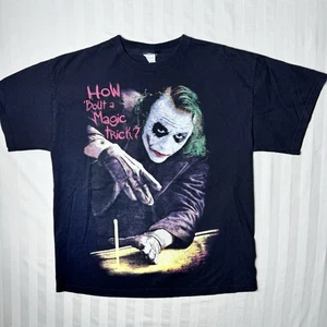 Camisa Heath Ledger Joker El Caballero Oscuro Batman De Colección Y2K Truco de Magia Lápiz GRANDE - Imagen 1 de 13
