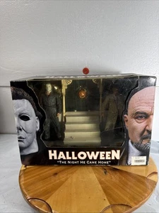NECA The Night He Came Home Halloween Michael Myers And Dr Loomis Set NEW Bks - Picture 1 of 6