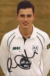 FOTO RETRATO 6x4 firmada por Richard Jones de Worcestershire * + certificado de autenticidad - Imagen 1 de 1