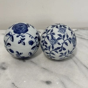 Blue/White Porcelain CeramicBalls Decorative Chinoiserie Floral 4" Set Of 2 EUC - Picture 1 of 7