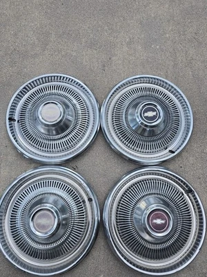 Juego de 4 tapacubos cubiertas de rueda de 15" Chevy Impala, Montecarlo, Capris 1970-1975 Foto 1 de 4