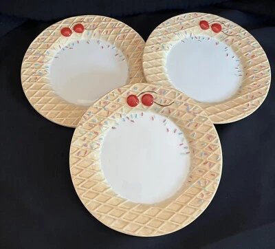 Juego de 3 PLACAS DE CONO DE HELADO ONEIDA 8" redondas pintadas a mano cerezas espolvoreadas Foto 1 de 4