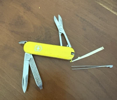 Navaja suiza Victorinox Classic SD 58mm amarilla vintage coleccionistas Foto 1 de 3