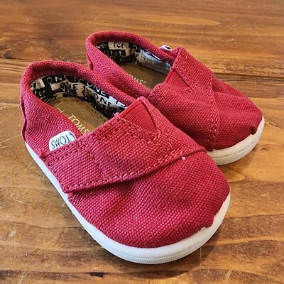 Toms Infant Classics Red Canvas Shoes Toddler Size T 3 Unisex Toddler EUC - Image 1 of 4