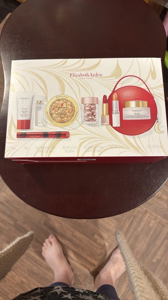 Elizabeth Arden Juego de Regalo Rojo y Dorado Listo para Fiesta Foto 1 de 4