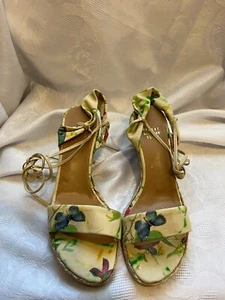 ALPARGATA DE GAMUZA PARA MUJER STUART WEITZMAN BAYSIDE TALLA 9,5 M SAND PAPILLION - Imagen 1 de 3