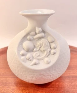 Vintage Bareuther Waldsassen MCM Porcelain Bisque Vase Seahorse & Shells 4.75" - Picture 1 of 9