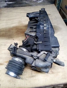 2000-2001 Infiniti I30 And Maxima Air Intake Cleaner Filter Box Assy 16500-2Y000 - Picture 1 of 4