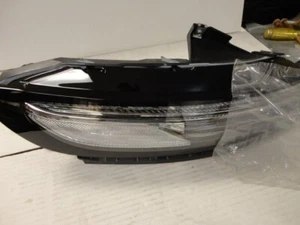 JEEP CHEROKEE PARK AND TURN SIGNAL ASSEMBLY (RH) 68157104AT - Picture 1 of 8