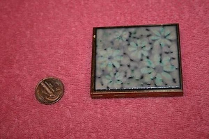 Vintage Unmarked Metal with Daisy Flowers Tile Top Compact - Picture 1 of 1