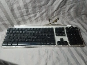 Apple Pro Keyboard Black USB M7803 Mac 2 USB Ports 2000 BROKEN KICKSTAND - Picture 1 of 8