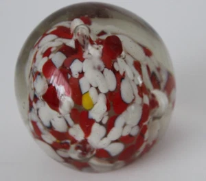 Pisapapeles vintage de vidrio soplado a mano rojo y blanco gota de vidrio amarillo - Imagen 1 de 7