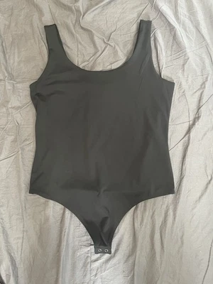 Body Express Body Contour negro con broches de presión, talla grande Foto 1 de 4