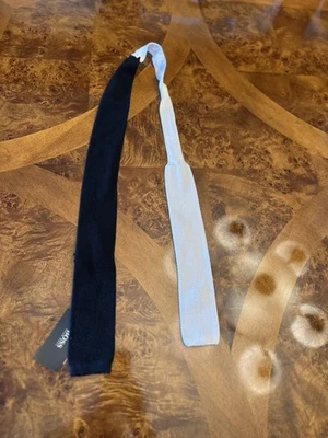 HUGO BOSS SPORT SKIN MALHA DE ALGODÃO 2 TONS GRAVATA BRANCA/PRETA ITÁLIA 52”X3”NOVA COM ETIQUETA - Imagem 1 de 4