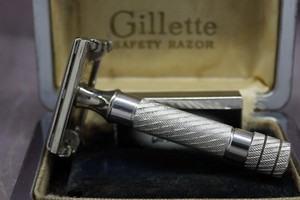 Vintage GILLETTE ARISTOCRAT RAZOR Pat 430030 SAFETY FAT BOY IN BOX