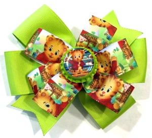 Hermoso lazo para niñas inspirado en Daniel Tiger's Neighborhood (Daniel). - Imagen 1 de 3