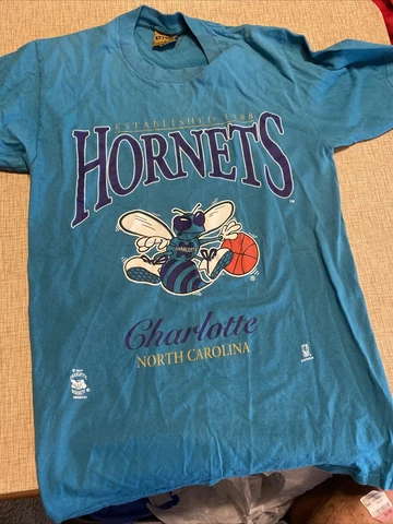 VINTAGE AND RARE CHARLOTTE HORNETS LARGE SHIRT Cover