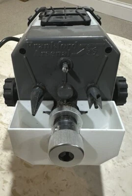 Bandeja de captura de recorte de latón centro de preparación de estuche Frankford Arsenal Platinum Series Foto 1 de 3