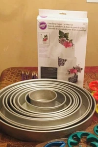 Round Cake Pans Wilton Performance for Baking Wedding Tier, Wilton Gum Paste Set - Picture 1 of 12