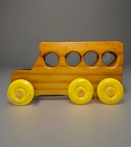 Holz Schulbus 7" Zoll lang Vintage Holzspielzeug Auto gelbe Räder - Bild 1 von 9