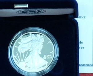 Uncirculated Proof 2011-W American Eagle Silver One Dollar - Picture 1 of 2