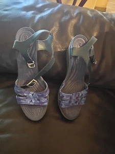 CROCS Leigh II Women’s Ankle Strap Buckle Platform Wedge Heel Sandals 9 - Picture 1 of 8