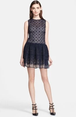  Vestido rojo Valentino Organza Cintura Caída (Talla 42- EE. UU. 4) Foto 1 de 4