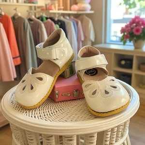 EUC Livie und Luca weiße Blütenblätter Schuhe Größe 7 Kleinkind - Bild 1 von 5