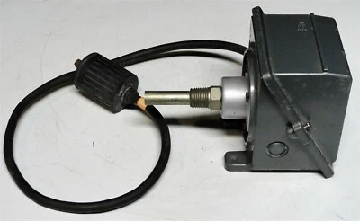  United Electric ~ B400-121 ~ Temperature Switch ~ 200°-425° ~ NEMA 4X B400 - Image 1 of 4