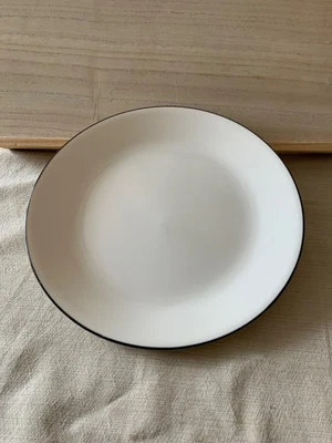 Corelle черный обод обеденная тарелка 10 1/4» песчаник бежевый желтовато-коричневый - Изображение 1 из 3