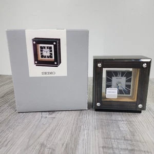 Reloj de mesa de cuarzo Seiko número romano cuadrado vintage con caja QXG126BL - Imagen 1 de 13