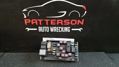 Motor Subaru Legacy 2006 motor debajo del capó caja de relé de fusibles 2,5 L identificación 82243AG01A Foto 1 de 4