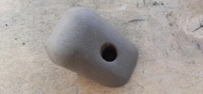 (1) 96-03 Chevy Blazer dianteiro esquerdo ou direito assento traseiro tampa de parafuso de montagem - Imagem 1 de 4