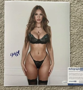 Sky Bri Firmado 11x14 Foto Animador Creador Autógrafo Modelo Adulto ACOA - Imagen 1 de 3