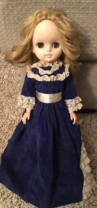 Vintage 1965 Effanbee Puppe Kunststoff/Vinyl hellbraune Haare blau Samtkleid TLC - Bild 1 von 12