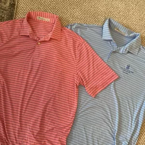 Polo de golf Peter Millar peso pluma para hombre con logotipo grande a rayas rosa azul - Imagen 1 de 12