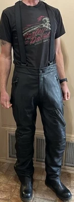 Pantalones de montar Harley Davidson FXRG de cuero con tirantes y almohadillas talla 32 vintage Foto 1 de 4