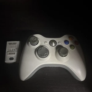 Controller wireless OEM Microsoft Xbox 360 bianco grigio testato ricaricabile - Foto 1 di 4