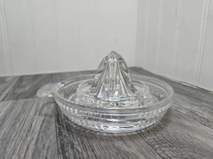 Exprimidor escariador de jugo de naranja limón lima cítricos de vidrio transparente vintage con un mango 6" - Imagen 1 de 9