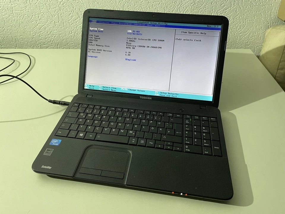 Toshiba Satellite C850-1GL – Intel Celeron 1000M Notebook - Bild 1 von 4