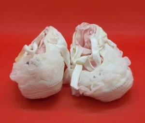 VINTAGE BABY BOOTIES WHITE RUFFLES - Picture 1 of 4
