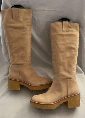 Botas Stuart Weitzman MONTANA de gamuza nogal con tacos occidentales US 9 $695 Foto 1 de 4