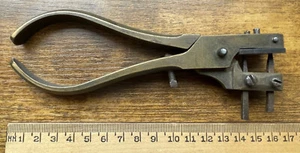 VINTAGE UNBRANDED BRASS BARREL HOOK MAINSPRING PUNCH TOOL WATCHMAKER JEWELER - Picture 1 of 11