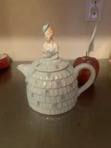 Beautiful Vintage Victorian Lady Teapot - Ex ag5 - Picture 1 of 3