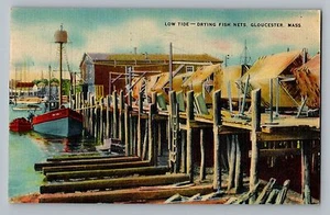 Gloucester Massachusetts MA Marea baja secado redes de peces barco muelle postal 1950 - Imagen 1 de 2