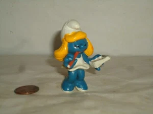 Vintage Schlümpfe Figur, Peyo Schleich 80er Jahre PVC, Reporter Schlumpfine mit Bleistift - Bild 1 von 5