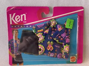 Barbie Ken Fashions nuova con scatola camicia blu stampata pantaloncini neri 68315-92 Mattel 1995 - Foto 1 di 5