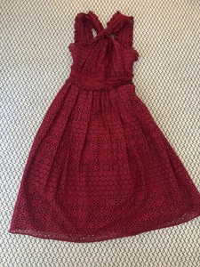 Abito Oscar De La Renta rosso in cotone con occhielli, foderato 4 Broderie $1245 usato in ottime condizioni - Foto 1 di 9