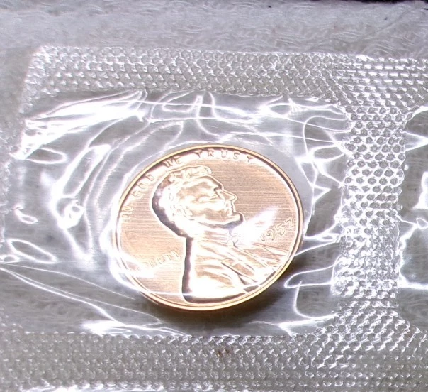 1957 P PROOF LINCOLN PENNY IN PROOF SET CELLO - Image 1 of 1